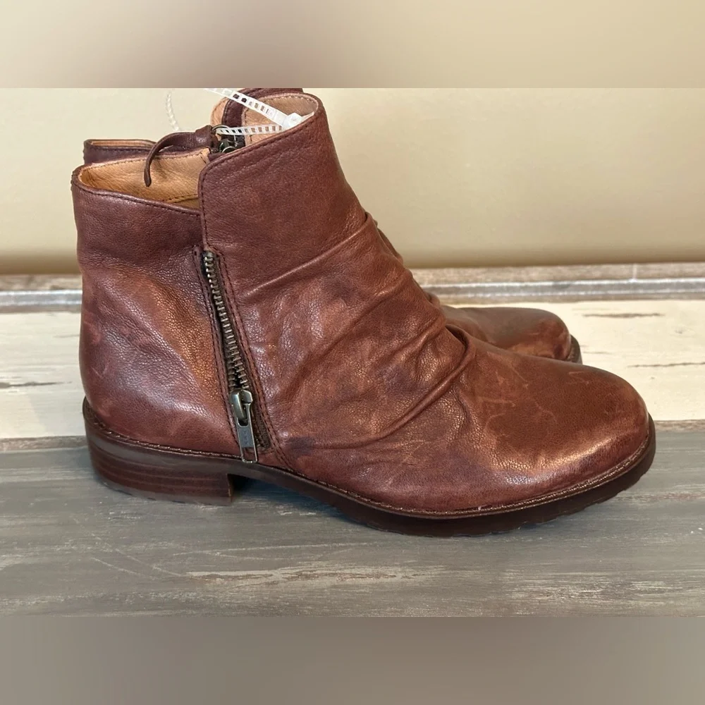 NWOT Sofft Brown Leather‎ Ankle Boots - Size 6.5